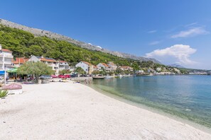 Beach - Apartment Temza (Jesenice)
