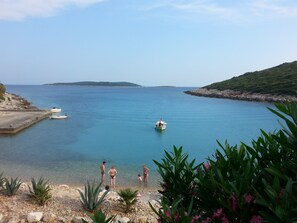 Beach nearby - Apartments Mirjana (Vis)