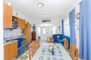 House | Living room | TV, DVD player