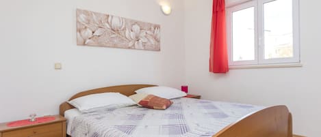 Iron/ironing board, free WiFi