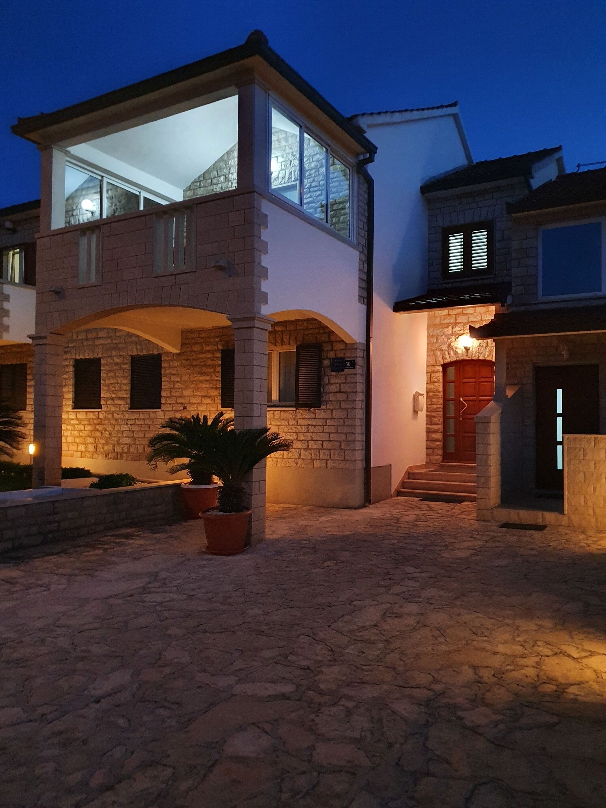 المنشأة من الخارج