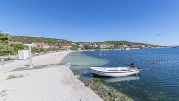 Una playa cerca