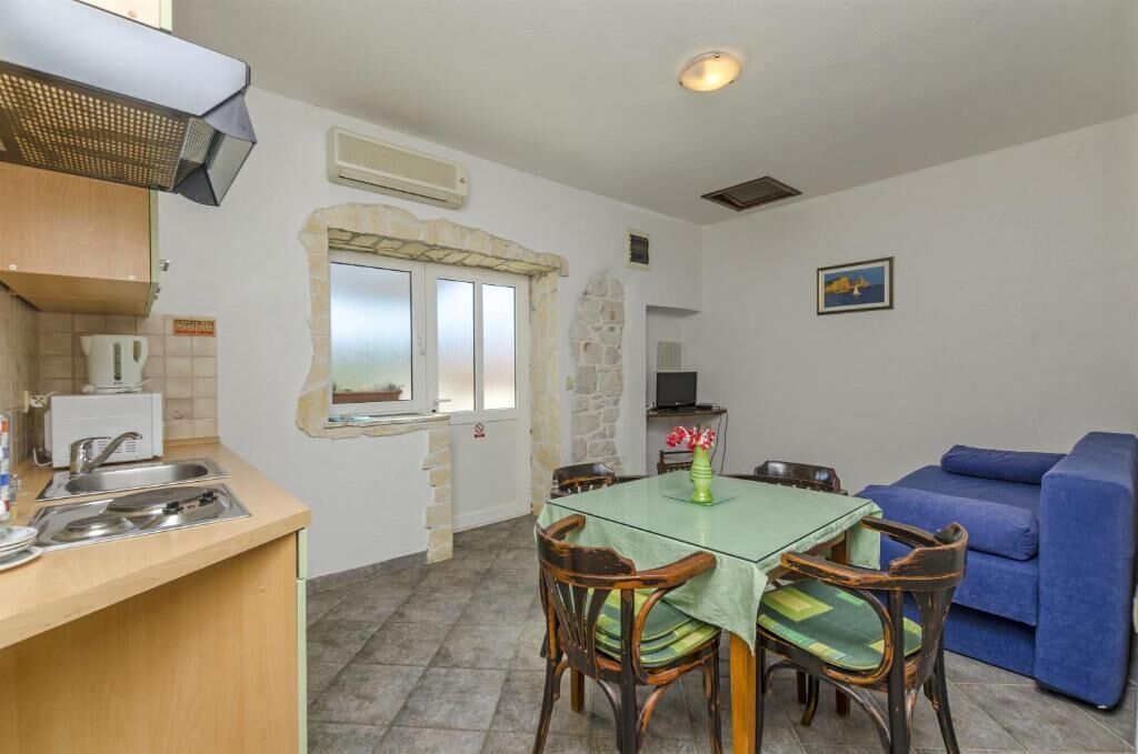 Apartment (A2) | Dining