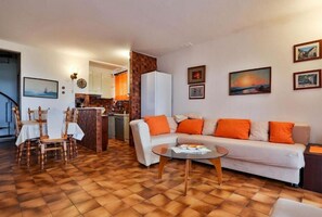 Apartment (A1) | Wohnzimmer | Fernseher