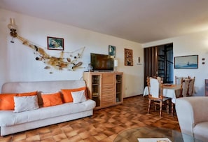 Apartment (A1) | Living room | TV - Apartments Vladimir (Okrug)