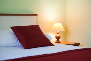 Room (S1) | Desk, soundproofing, iron/ironing board, free WiFi - Apartment and Room Ivica (Trogir)