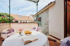 Room (S1) | Terrace/patio - Apartment and Room Ivica (Trogir)
