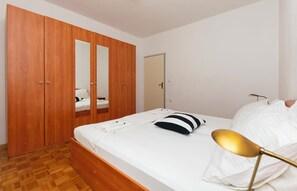 Apartment (A1) | Iron/ironing board, free WiFi, bed sheets - Apartments Diora (Dugi Rat)