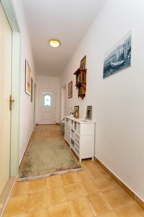 Apartment (A1) | Flur