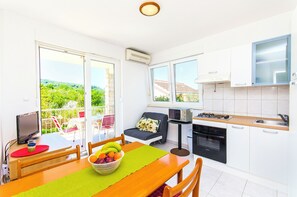 Apartment (A2) | Private kitchen