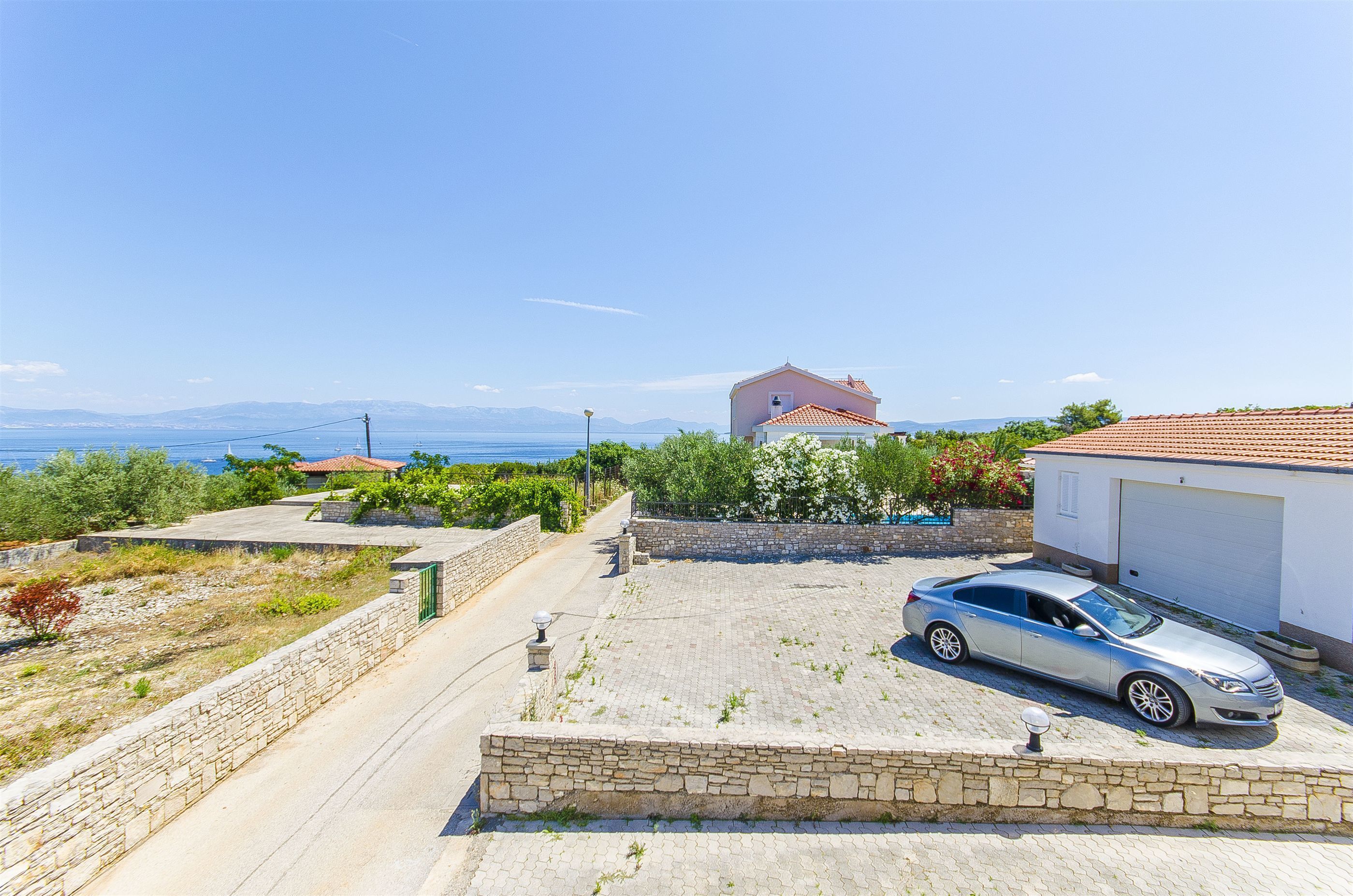 مواقف سيارات مجانية