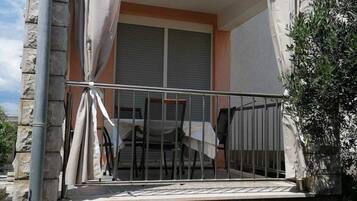 Apartment (A1) | Outdoor dining