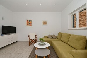 Apartment (A2) | Living room | TV