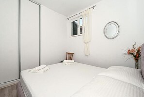 Apartment (A2) | Free WiFi, bed sheets