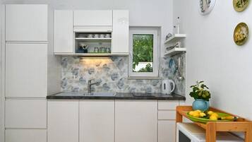 Lejlighed (A2) | Privat køkken | Køleskab, mikrobølgeovn, kogeplade, opvaskemaskine