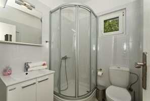 Apartment (A2) | Bathroom