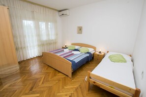 Free WiFi, bed sheets - Apartment Zlatko (Pirovac)