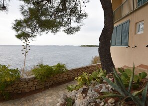 Water view - Apartments Ziva (Primosten)