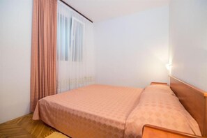 Appartement (A1) | 2 chambres, fer et planche à repasser, accès au Wi-Fi (inclus)