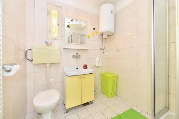 Apartment (A1) | Bathroom | Shower