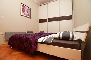 2 bedrooms, iron/ironing board, free WiFi