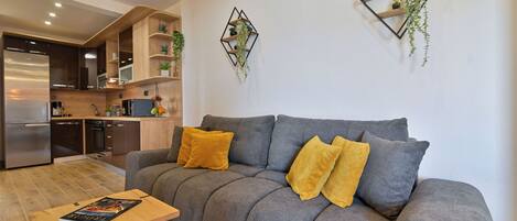 Apartment (A1) | Wohnzimmer | Flachbildfernseher