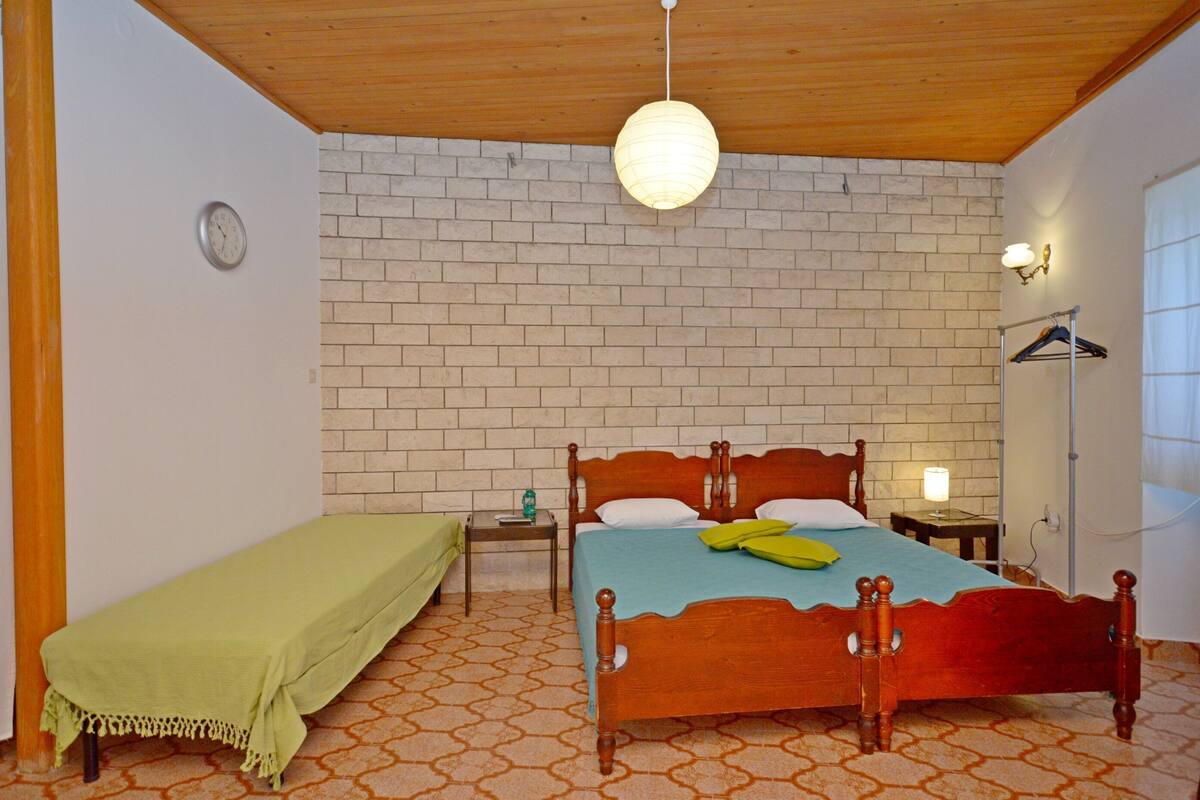 Studio (A1) | Free WiFi, bed sheets