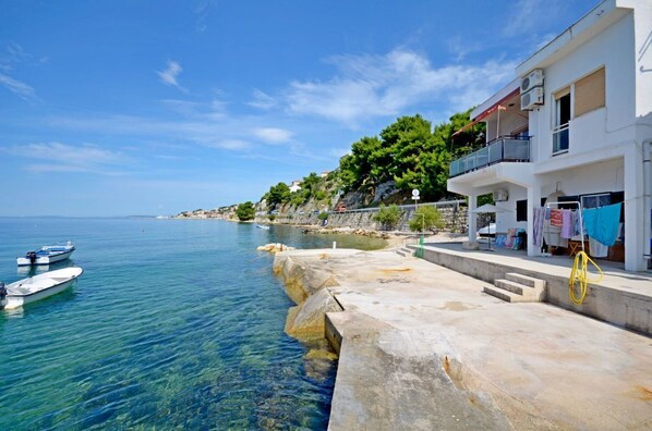 Beach nearby - Apartment Gajine (Dugi Rat)