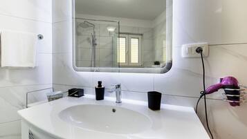 Apartment (A1) | Bathroom | Shower, hair dryer