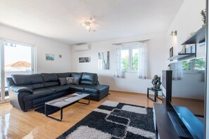 Appartement (A1) | Salle de séjour | Télévision à écran plat