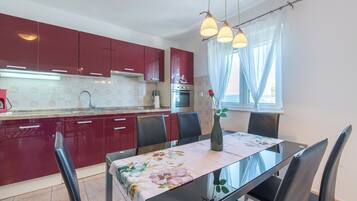 Lägenhet (A1) | Eget kök | Kylskåp, mikrovågsugn, ugn och spishäll