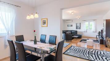 Apartment (A1) | Dining