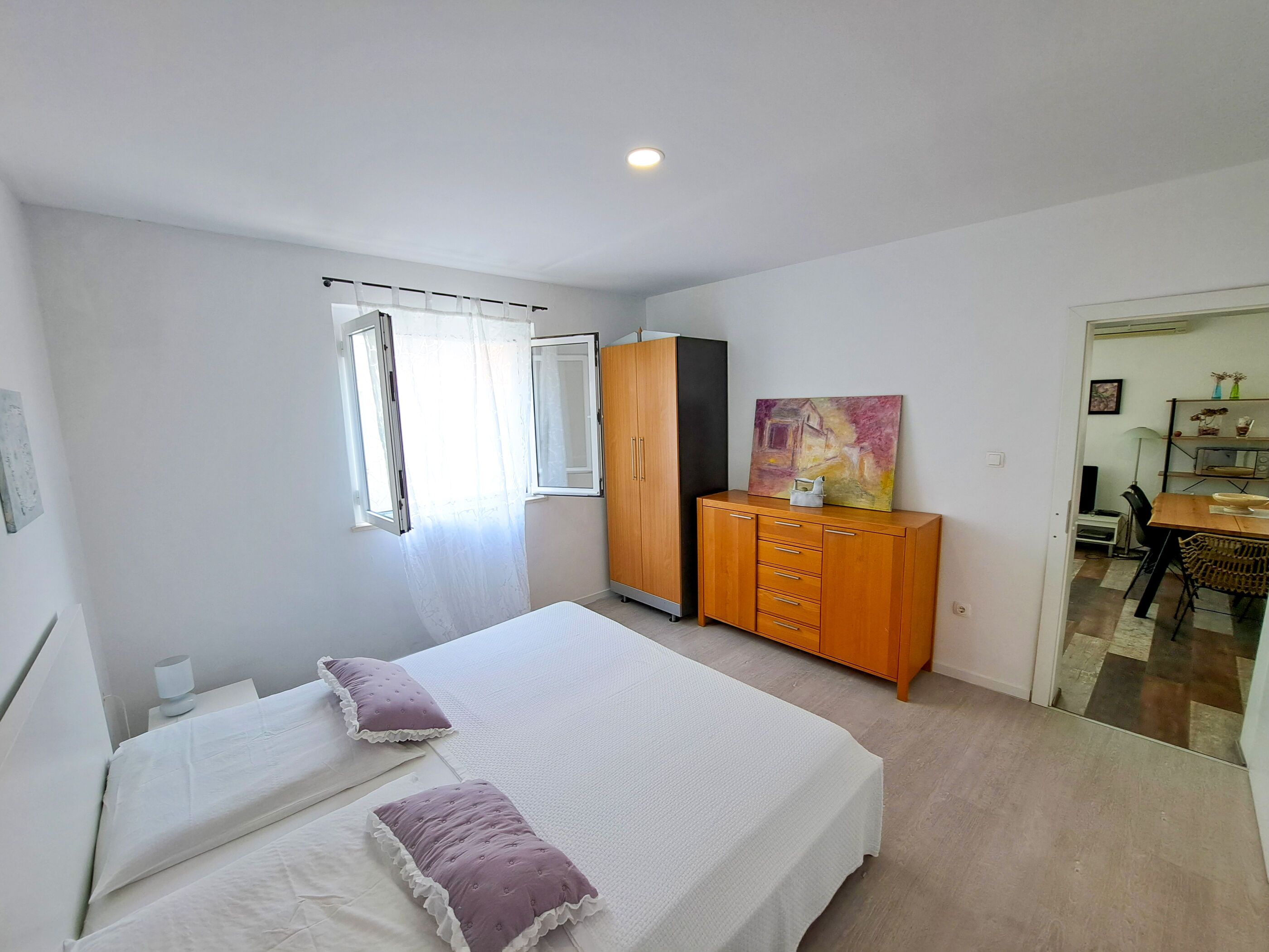 Free WiFi, bed sheets