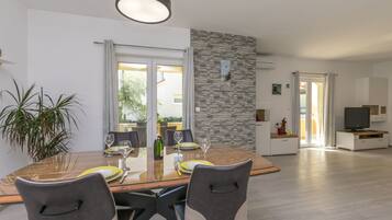 Apartment (A1) | Dining