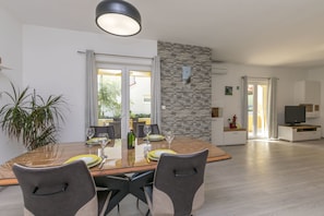 Dining - Apartment Dora (Dugi Rat)