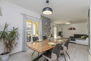 Apartment (A1) | Dining