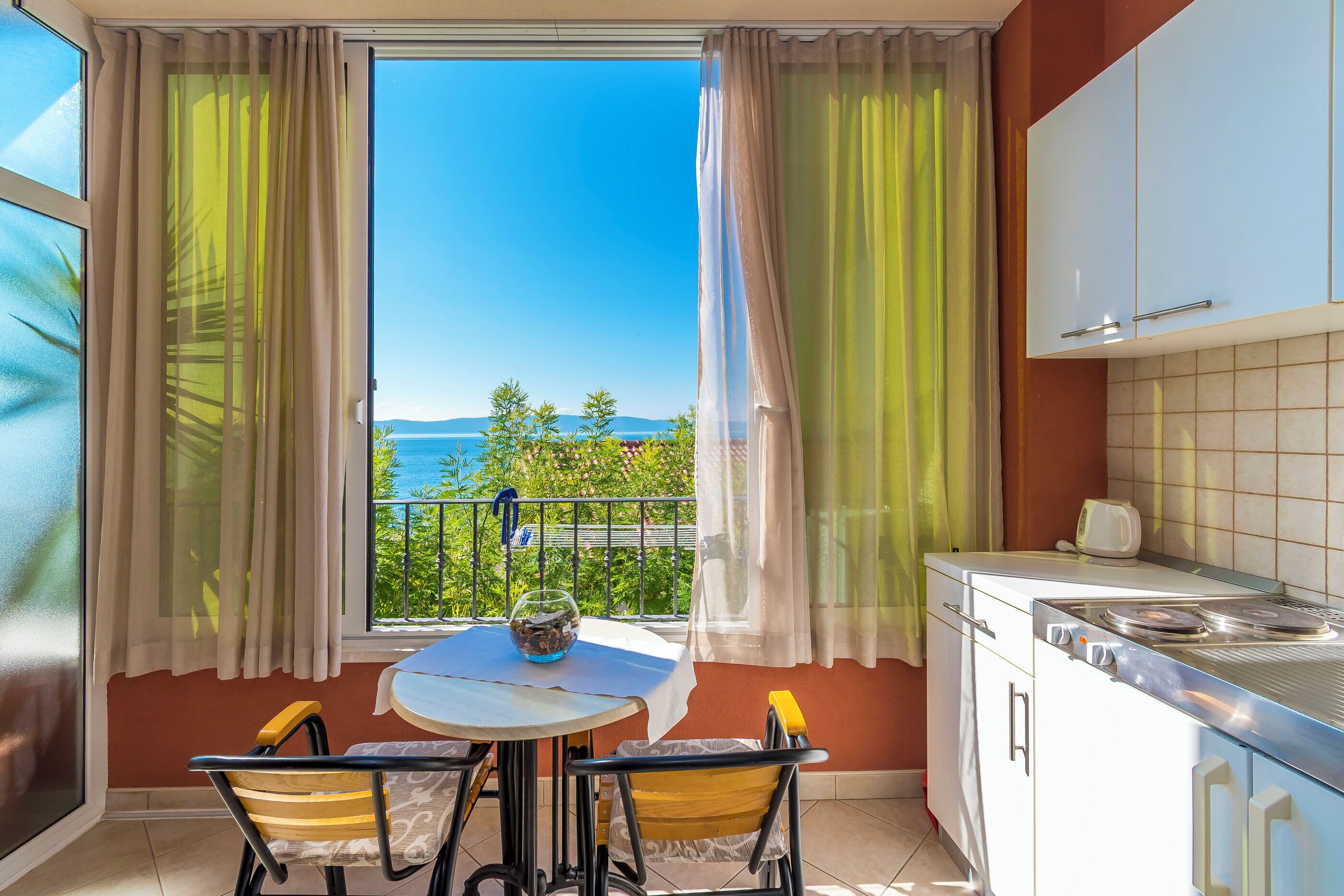 Apartamento (A6) | Cozinha privada | Cooktop, chaleira elétrica