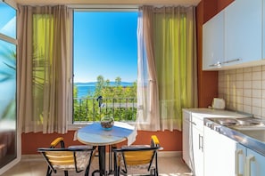 Huoneisto (A6) | Yksityinen keittiö | Liesi, vedenkeitin