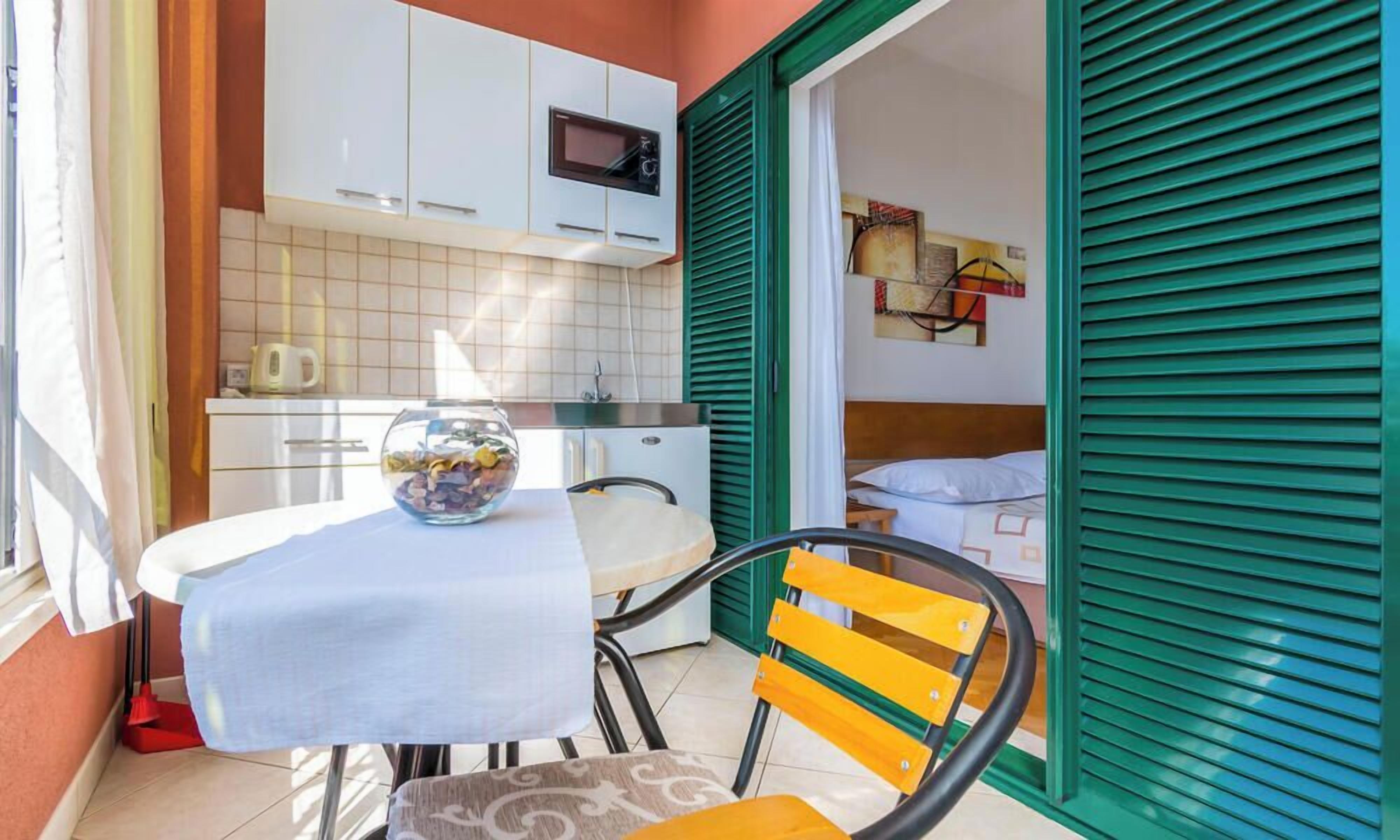 Apartment (A6) | Eigene Küche | Herdplatte, Wasserkocher