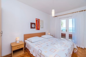 Free WiFi, bed sheets - Apartments Kunac (Podgora)