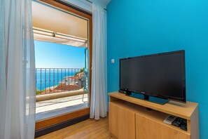 Studio (A1) | Interior