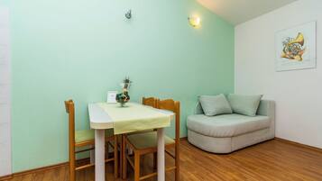 Studio (A2) | Restauration