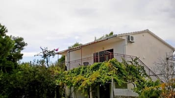 Apartment (A1) | Courtyard