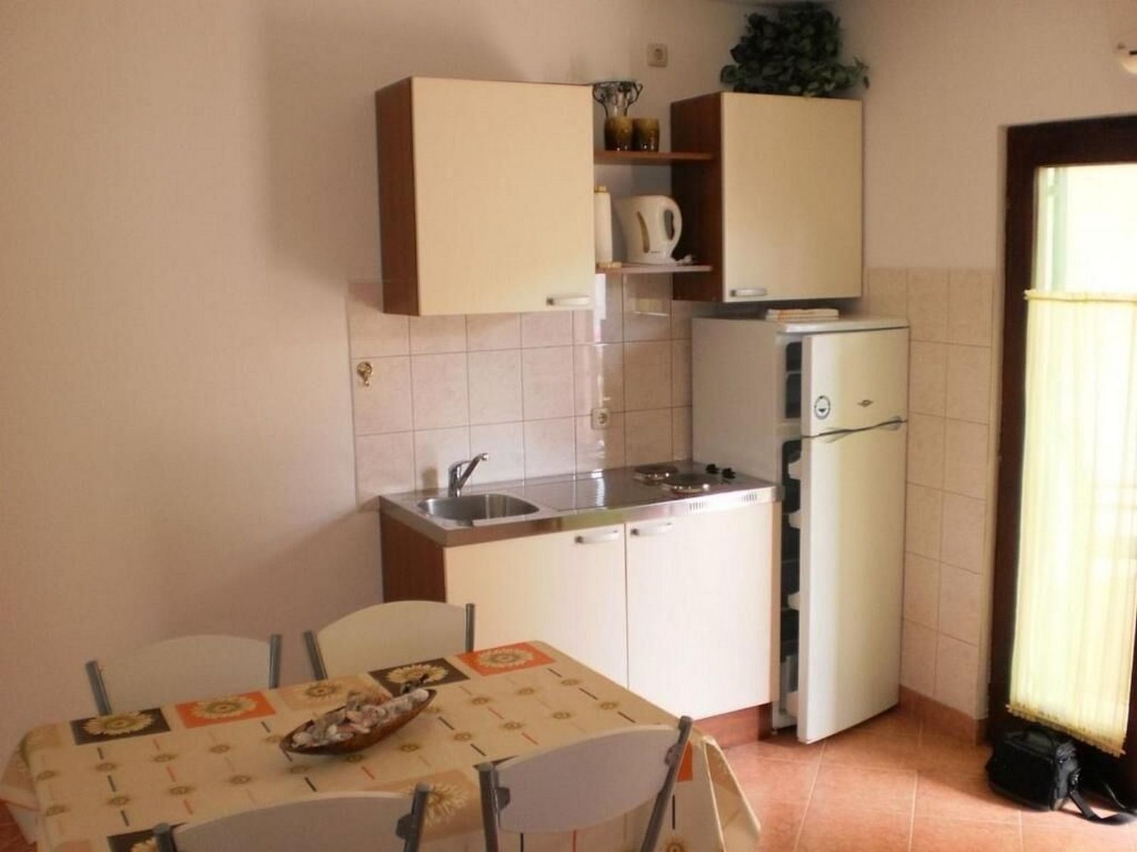 Appartement (A1) | Cuisine privée | Réfrigérateur, surface de cuisson, bouilloire électrique