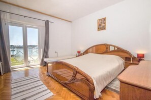 House | In-room safe, free WiFi, bed sheets
