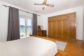House | In-room safe, free WiFi, bed sheets