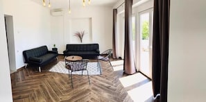 House | Living room | TV