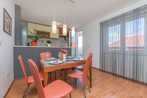 Apartment (A1) | Dining