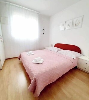 Apartment (A1) | Bügeleisen/Bügelbrett, kostenloses WLAN, Bettwäsche