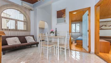 Living room | TV, DVD player